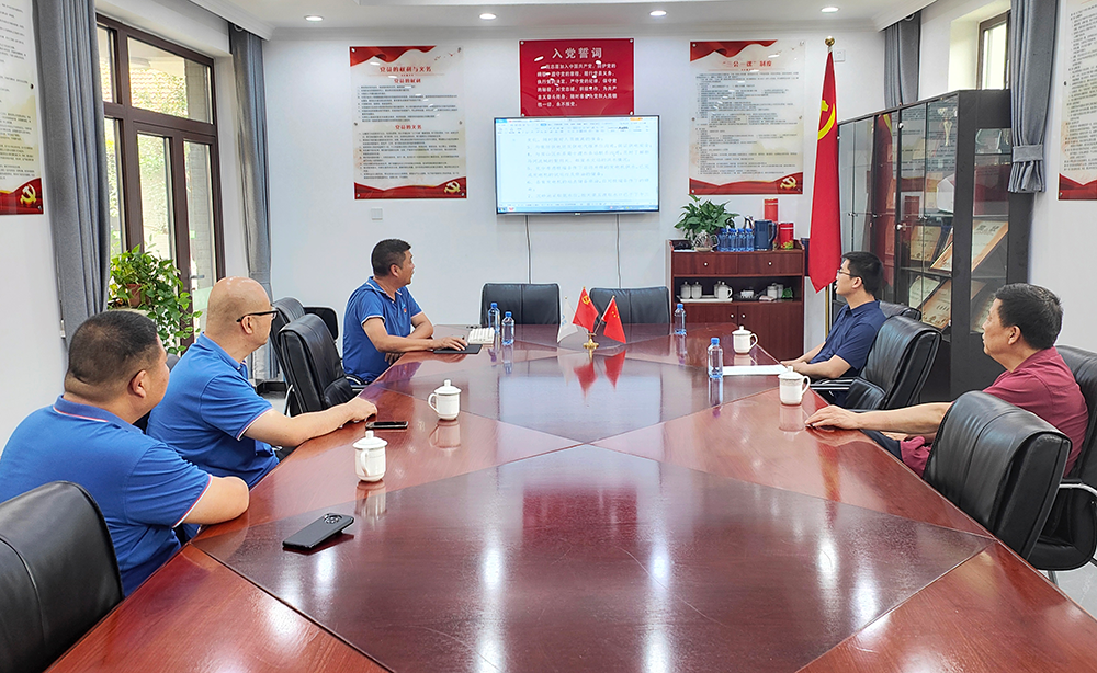 闻汛而动 向雨而行 人生就是博官网集团领导“向前一步”驻守防汛第一线